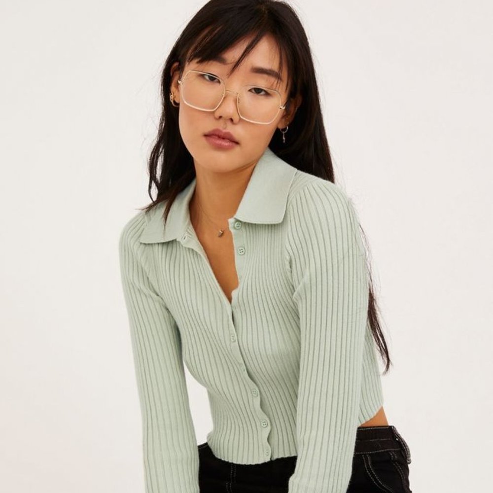 UO Skylar Ribbed Button-Front Cropped Sweater